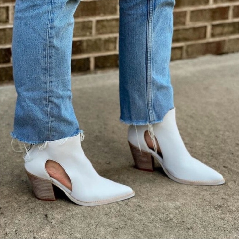 Free People Suede Leather Cutout Ankle Boots Size 9.5‎ Western Coastal Cowgirl